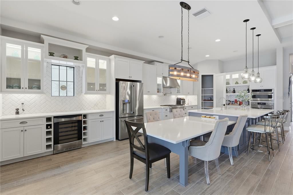 For Sale: $999,900 (5 beds, 4 baths, 3243 Square Feet)