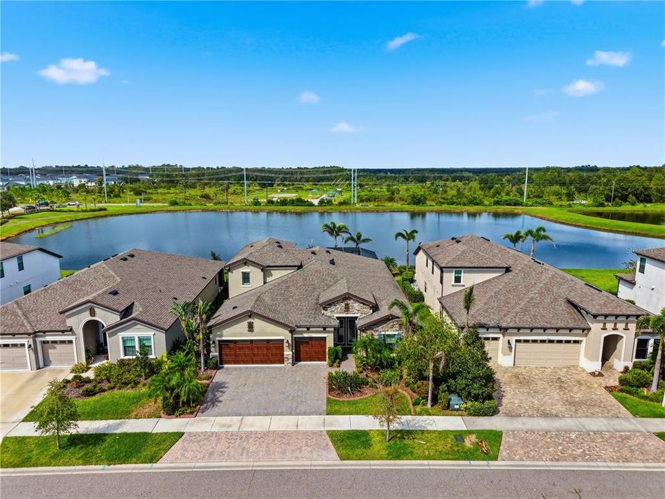 For Sale: $999,900 (5 beds, 4 baths, 3243 Square Feet)