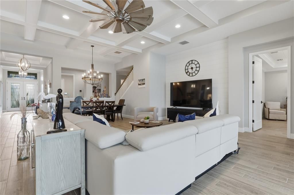 For Sale: $999,900 (5 beds, 4 baths, 3243 Square Feet)