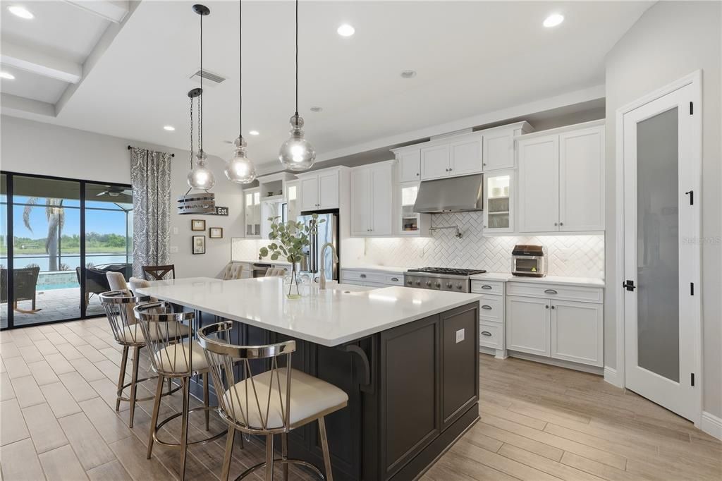 For Sale: $999,900 (5 beds, 4 baths, 3243 Square Feet)
