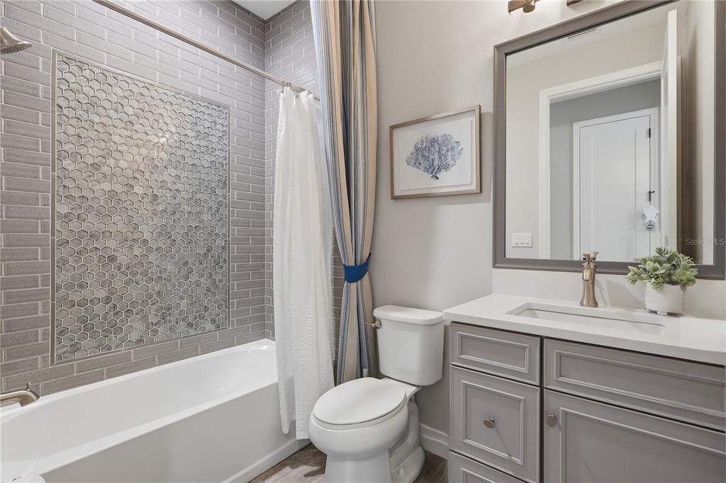 For Sale: $999,900 (5 beds, 4 baths, 3243 Square Feet)