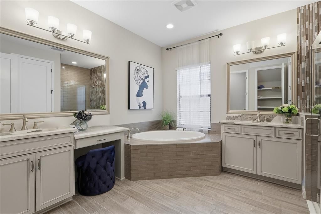 For Sale: $999,900 (5 beds, 4 baths, 3243 Square Feet)