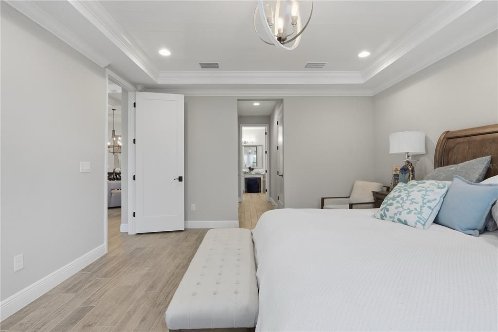 For Sale: $999,900 (5 beds, 4 baths, 3243 Square Feet)