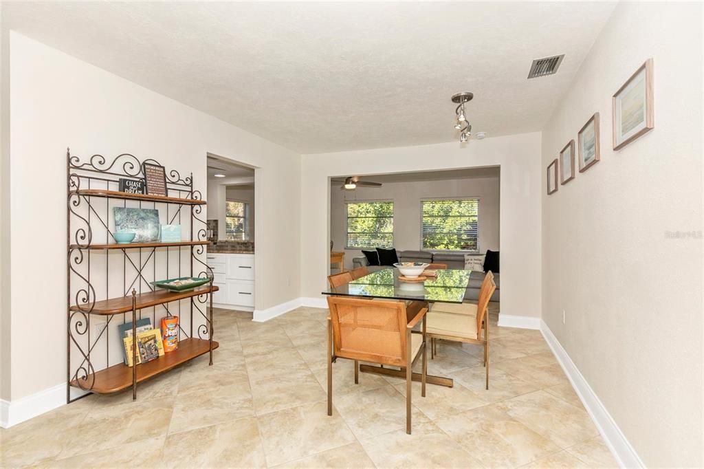 В аренду: $3,500 (3 спален, 2 ванн, 1688 Квадратных фут)