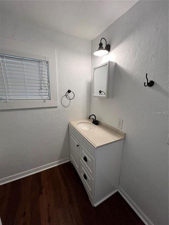 For Rent: $1,200 (1 beds, 1 baths, 603 Square Feet)