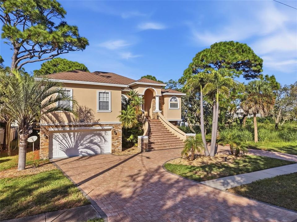 En Venta: $905,000 (5 camas, 3 baños, 2804 Pies cuadrados)