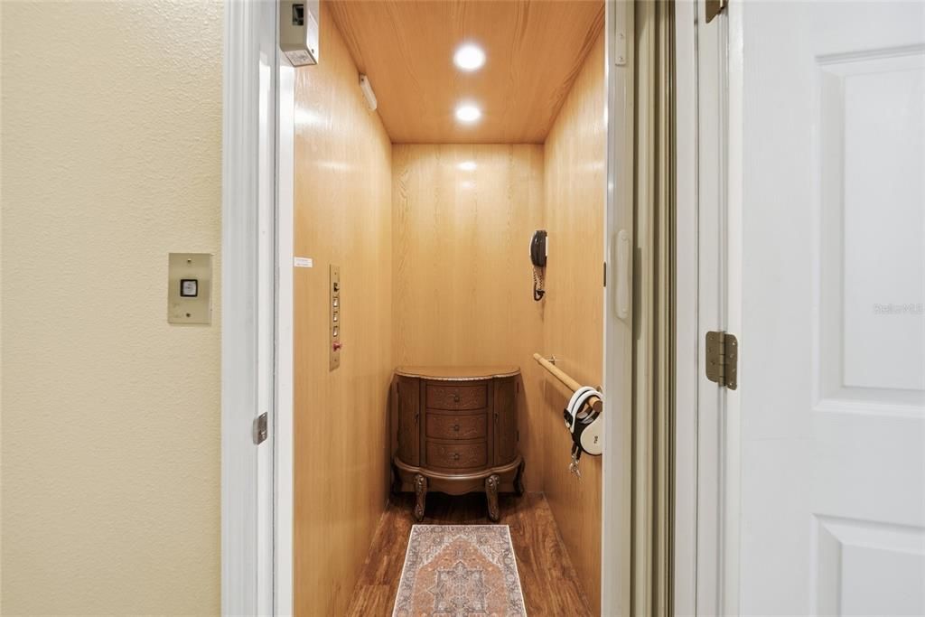 En Venta: $905,000 (5 camas, 3 baños, 2804 Pies cuadrados)
