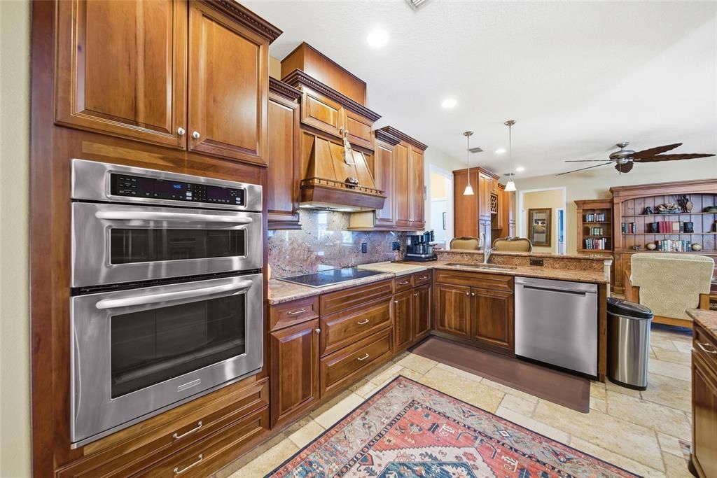 En Venta: $905,000 (5 camas, 3 baños, 2804 Pies cuadrados)