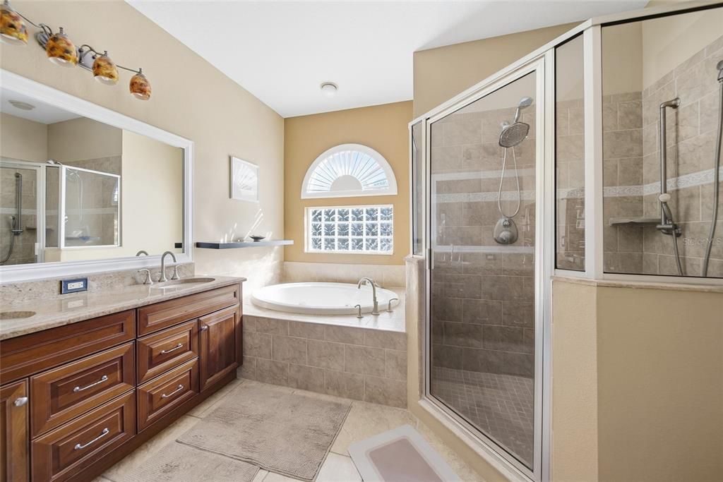 En Venta: $905,000 (5 camas, 3 baños, 2804 Pies cuadrados)