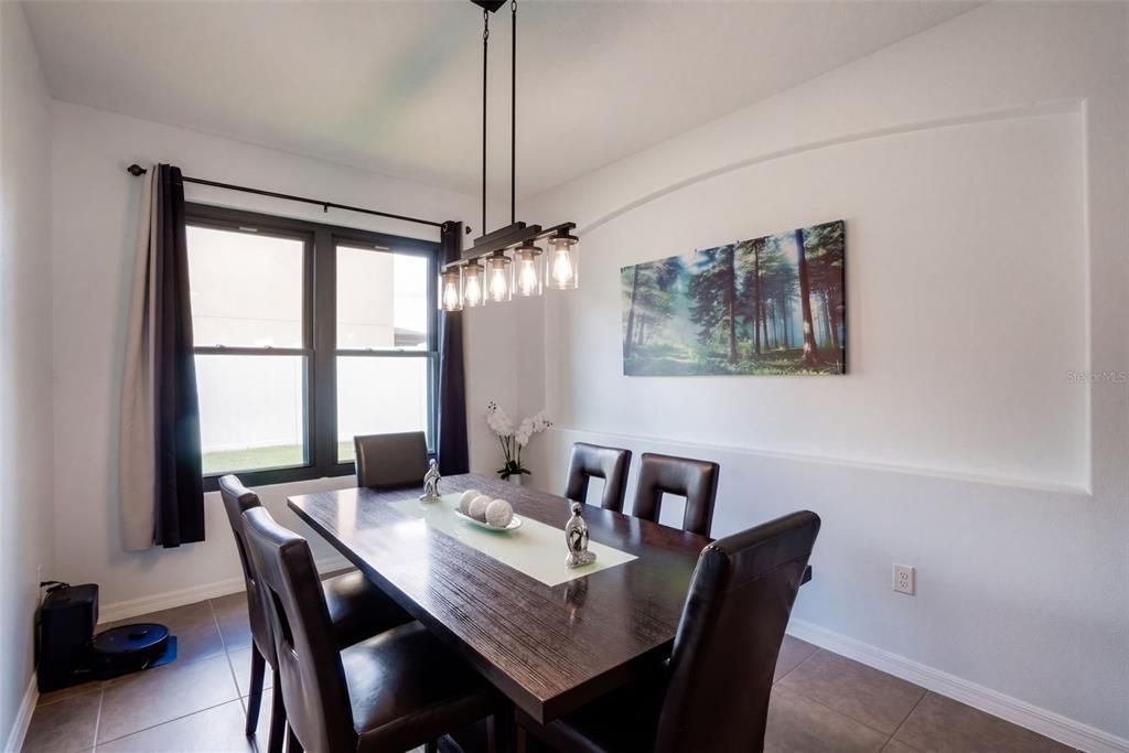 На продажу: $360,000 (4 спален, 2 ванн, 1857 Квадратных фут)