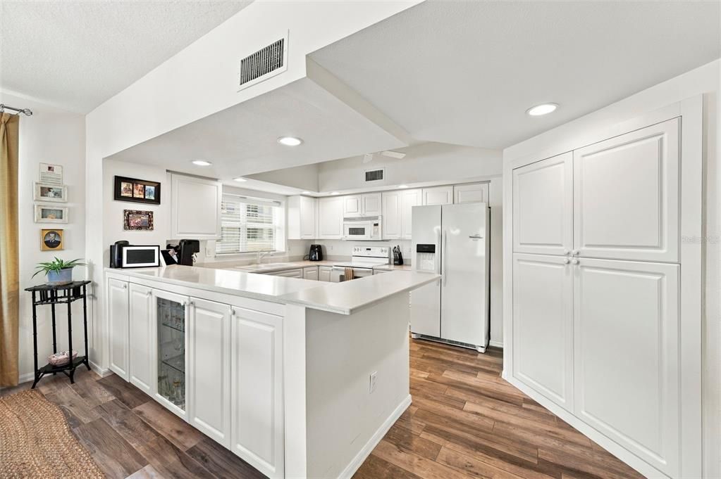 На продажу: $524,990 (3 спален, 2 ванн, 1801 Квадратных фут)