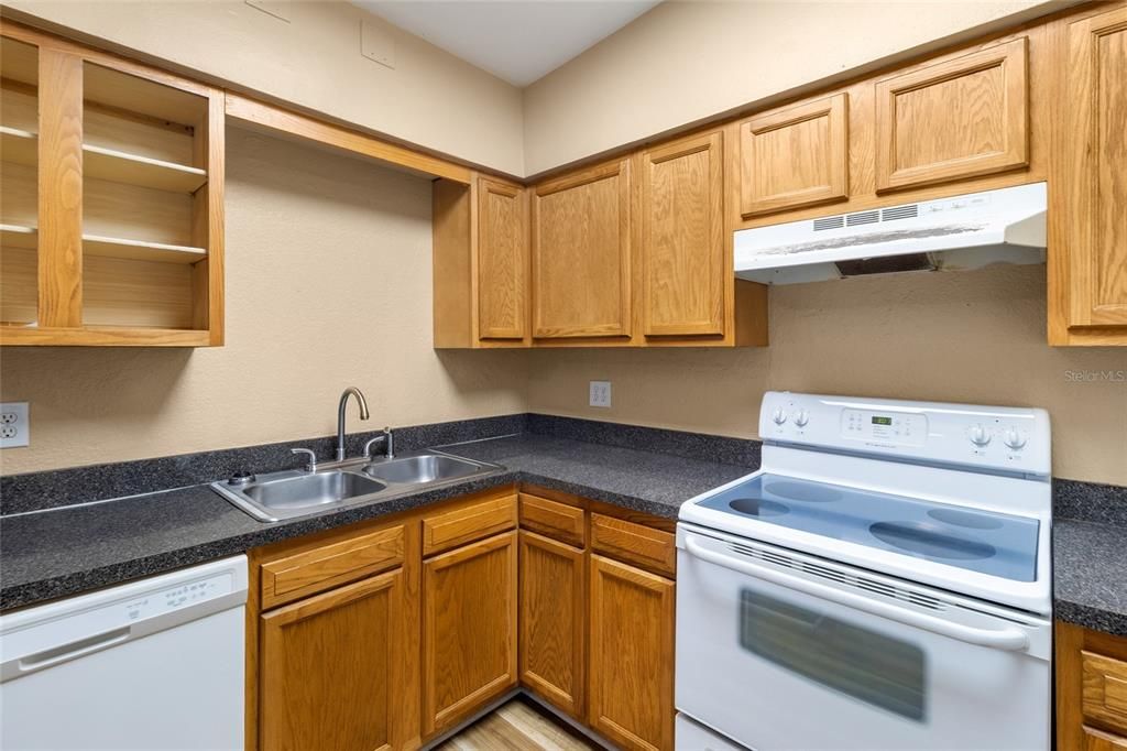 В аренду: $2,450 (2 спален, 1 ванн, 1231 Квадратных фут)