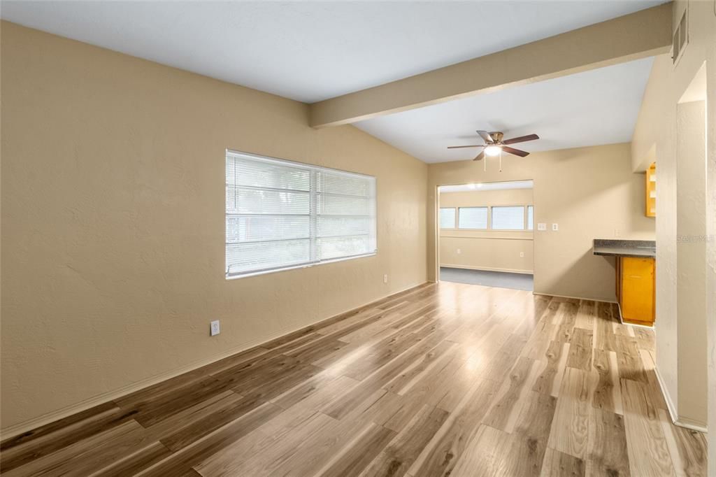 В аренду: $2,450 (2 спален, 1 ванн, 1231 Квадратных фут)