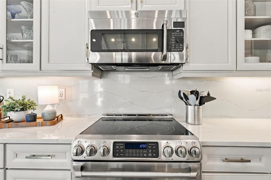 For Sale: $849,000 (2 beds, 2 baths, 1994 Square Feet)
