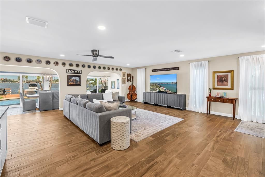 На продажу: $995,000 (3 спален, 2 ванн, 1919 Квадратных фут)