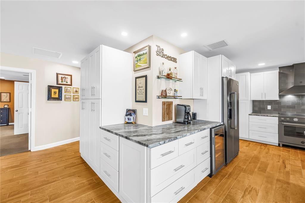 На продажу: $995,000 (3 спален, 2 ванн, 1919 Квадратных фут)