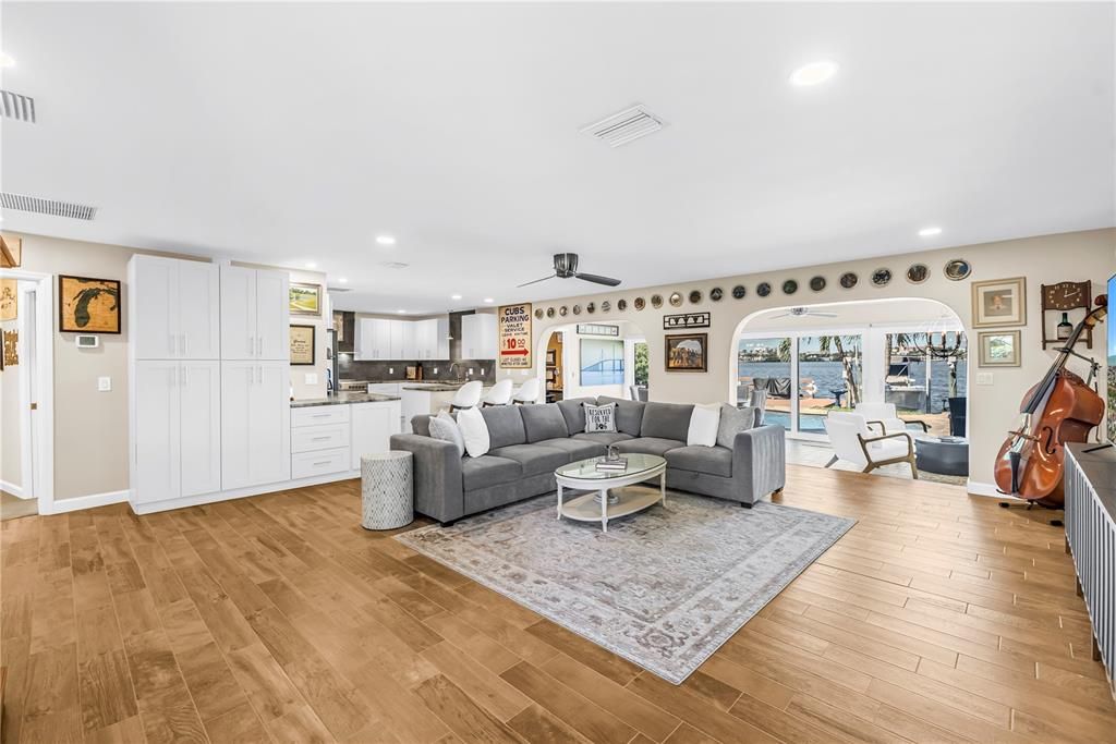 На продажу: $995,000 (3 спален, 2 ванн, 1919 Квадратных фут)