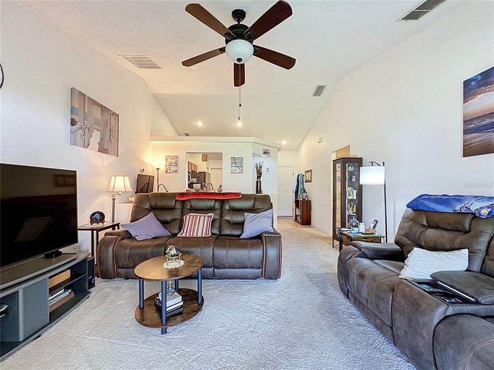 En Venta: $288,000 (3 camas, 2 baños, 1266 Pies cuadrados)