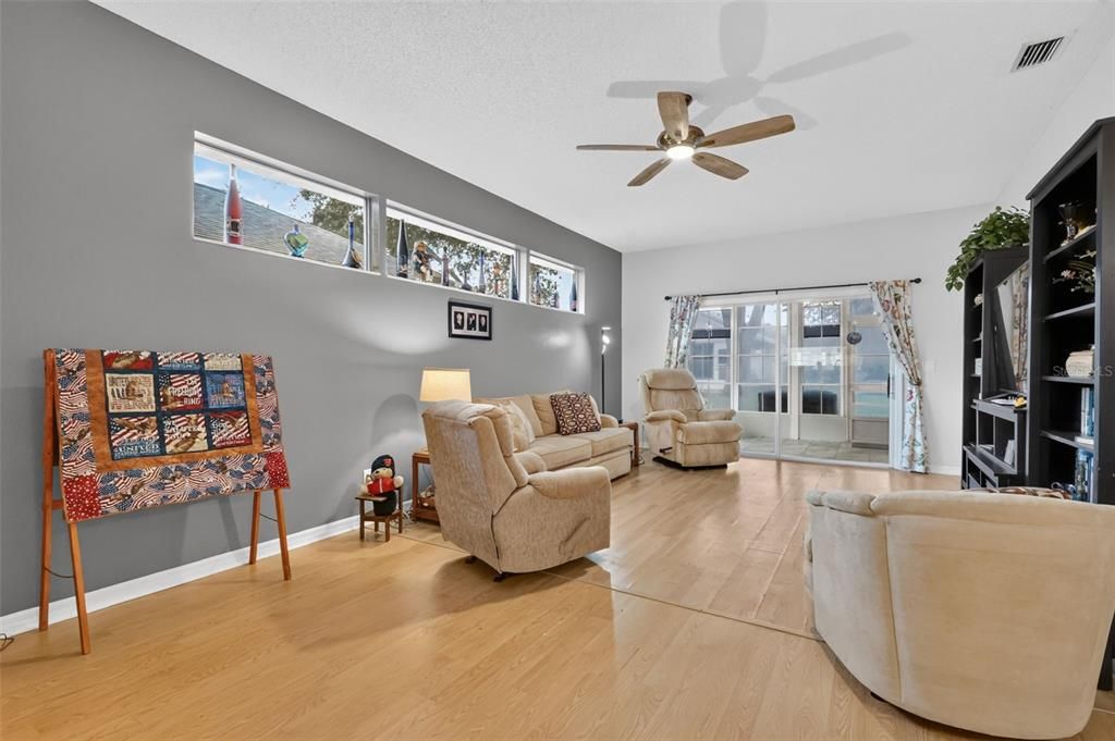 For Sale: $275,000 (3 beds, 2 baths, 1545 Square Feet)