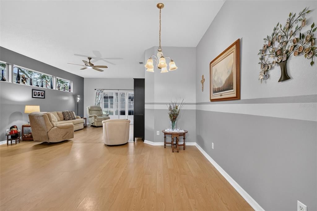 For Sale: $275,000 (3 beds, 2 baths, 1545 Square Feet)