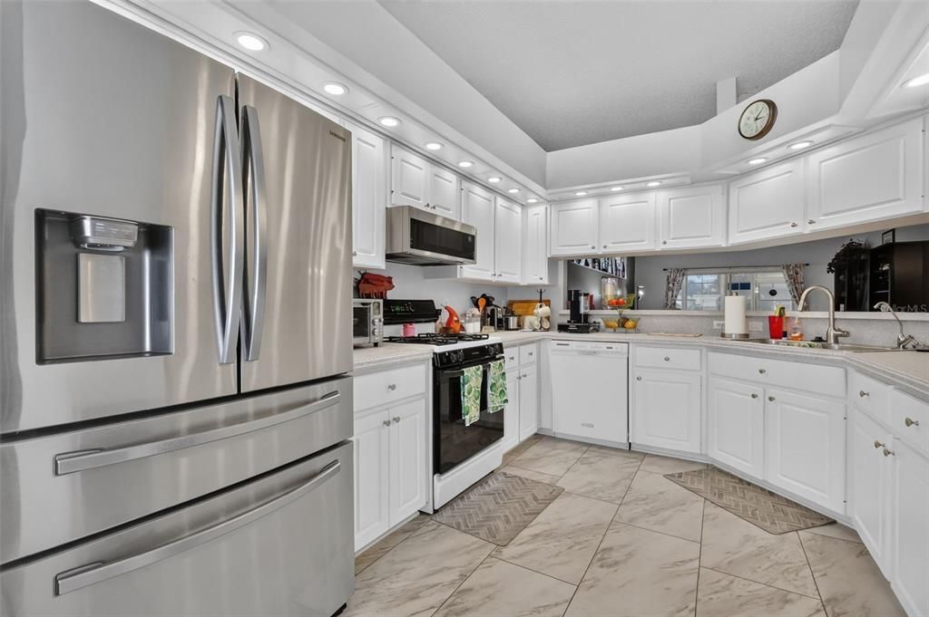For Sale: $275,000 (3 beds, 2 baths, 1545 Square Feet)