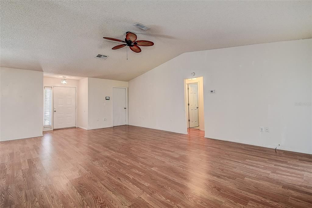 En Venta: $310,000 (3 camas, 2 baños, 1472 Pies cuadrados)