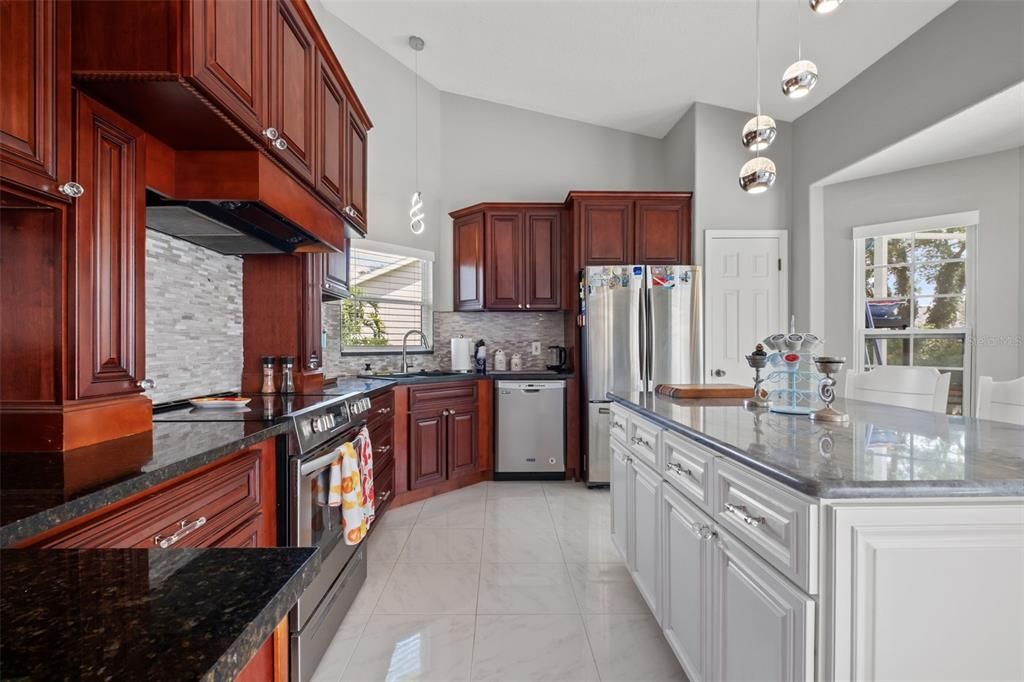 На продажу: $399,900 (3 спален, 2 ванн, 1699 Квадратных фут)