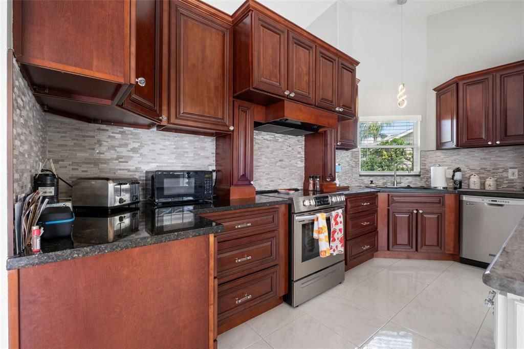 На продажу: $399,900 (3 спален, 2 ванн, 1699 Квадратных фут)