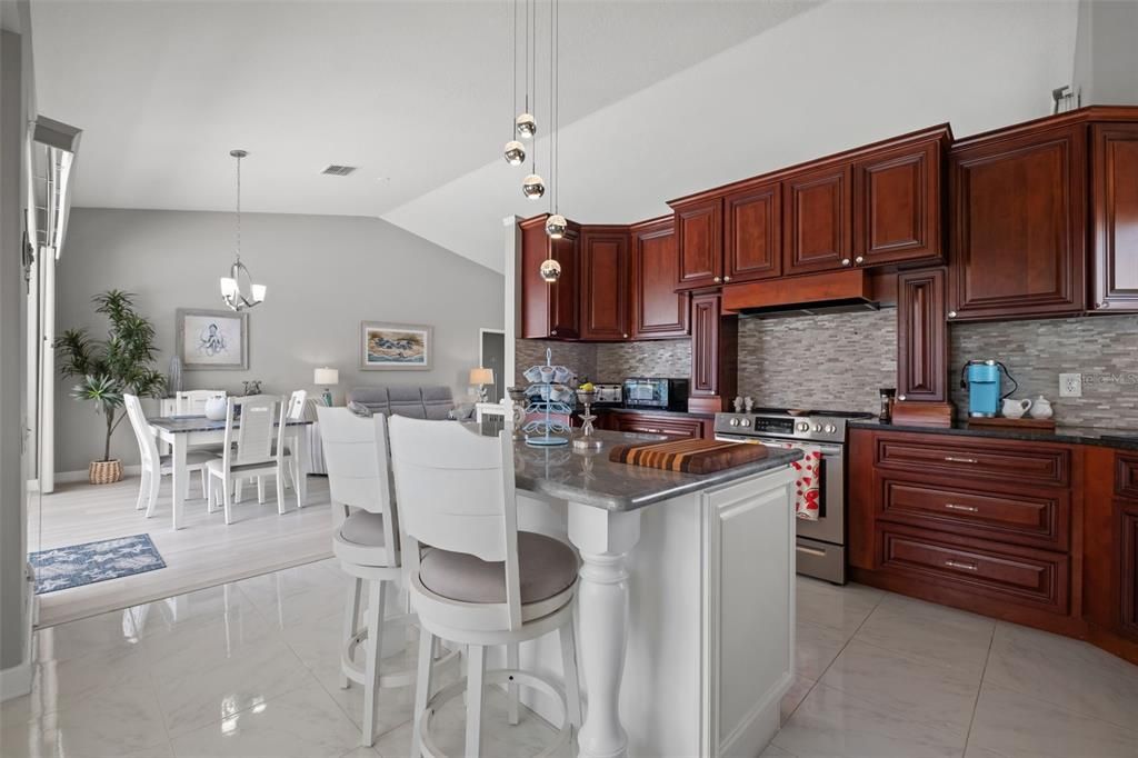 На продажу: $399,900 (3 спален, 2 ванн, 1699 Квадратных фут)