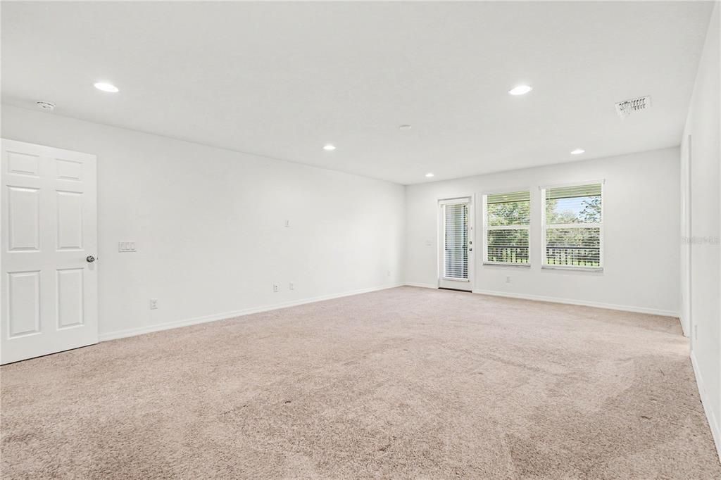 En Venta: $715,000 (5 camas, 4 baños, 3800 Pies cuadrados)