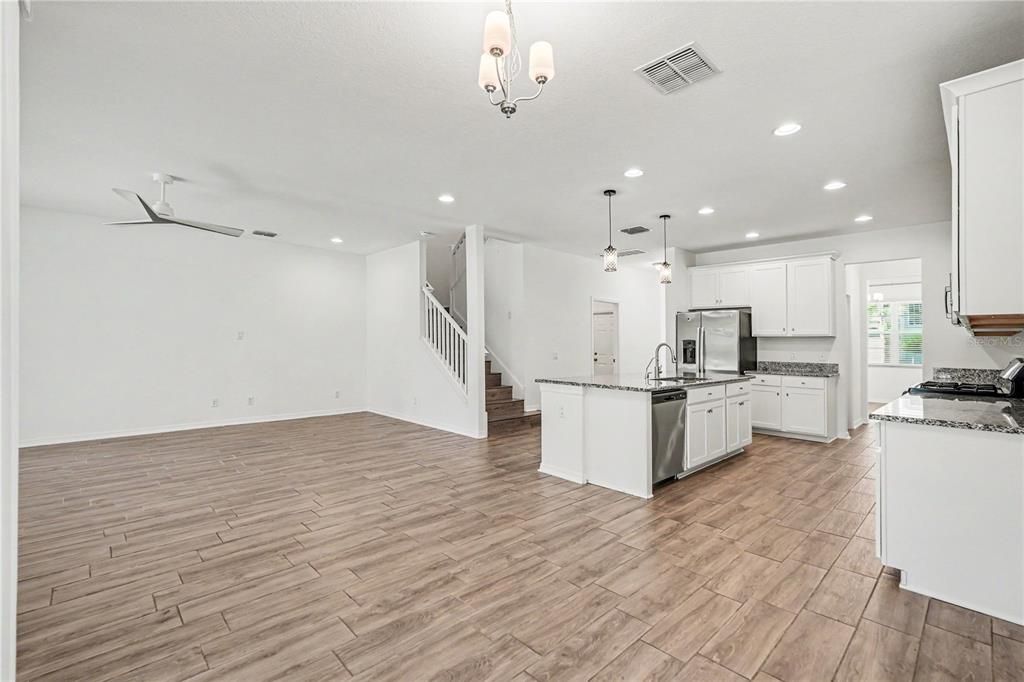 En Venta: $715,000 (5 camas, 4 baños, 3800 Pies cuadrados)