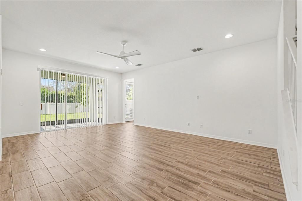 En Venta: $715,000 (5 camas, 4 baños, 3800 Pies cuadrados)