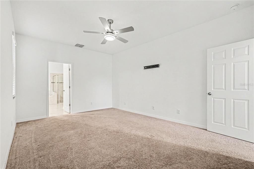 En Venta: $715,000 (5 camas, 4 baños, 3800 Pies cuadrados)