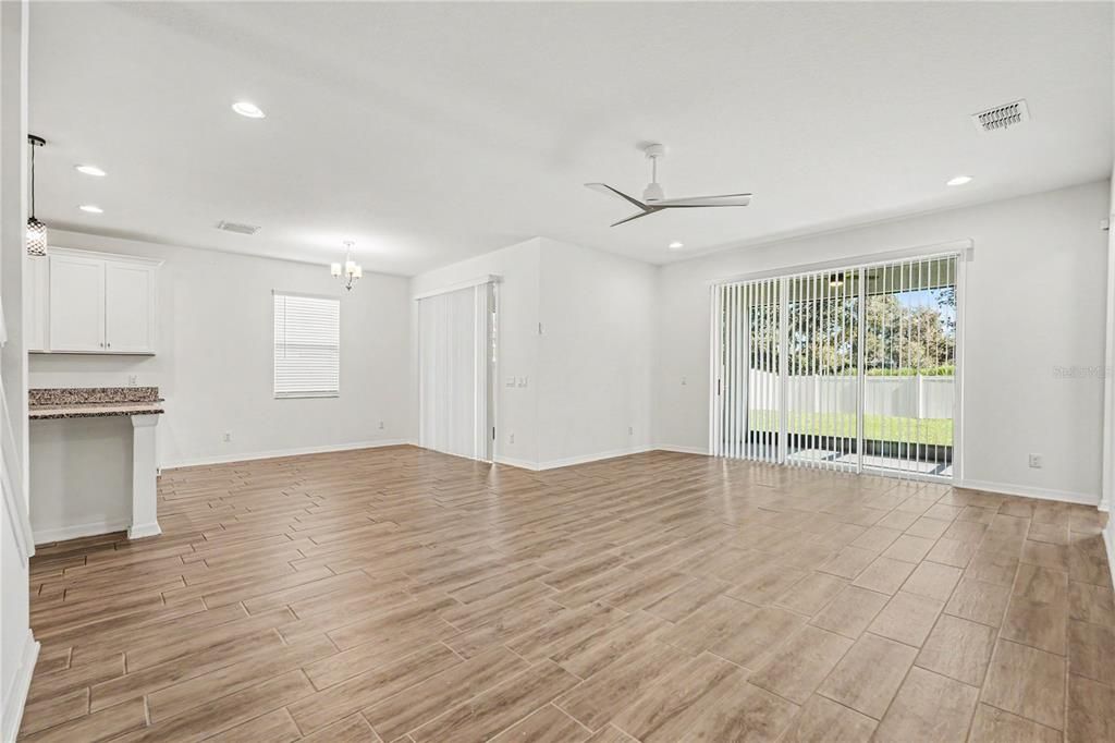 En Venta: $715,000 (5 camas, 4 baños, 3800 Pies cuadrados)