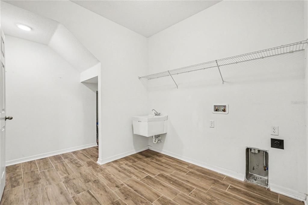 En Venta: $715,000 (5 camas, 4 baños, 3800 Pies cuadrados)