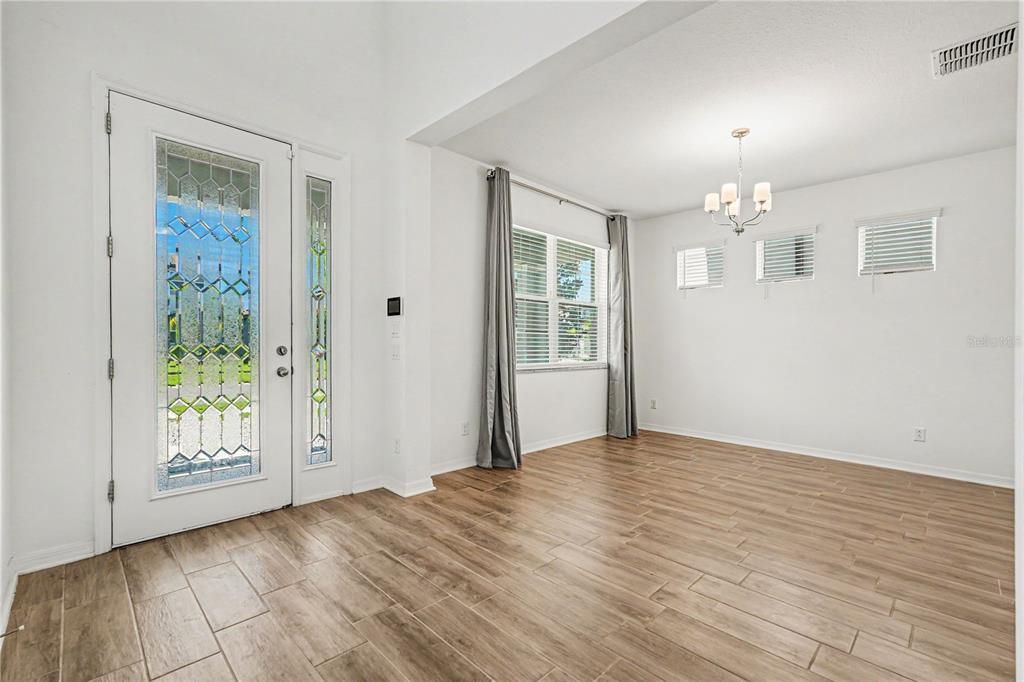 En Venta: $715,000 (5 camas, 4 baños, 3800 Pies cuadrados)