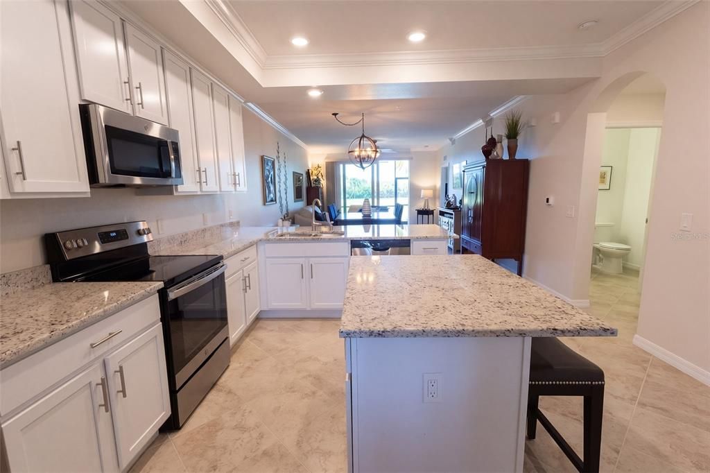 For Sale: $249,900 (2 beds, 2 baths, 1194 Square Feet)