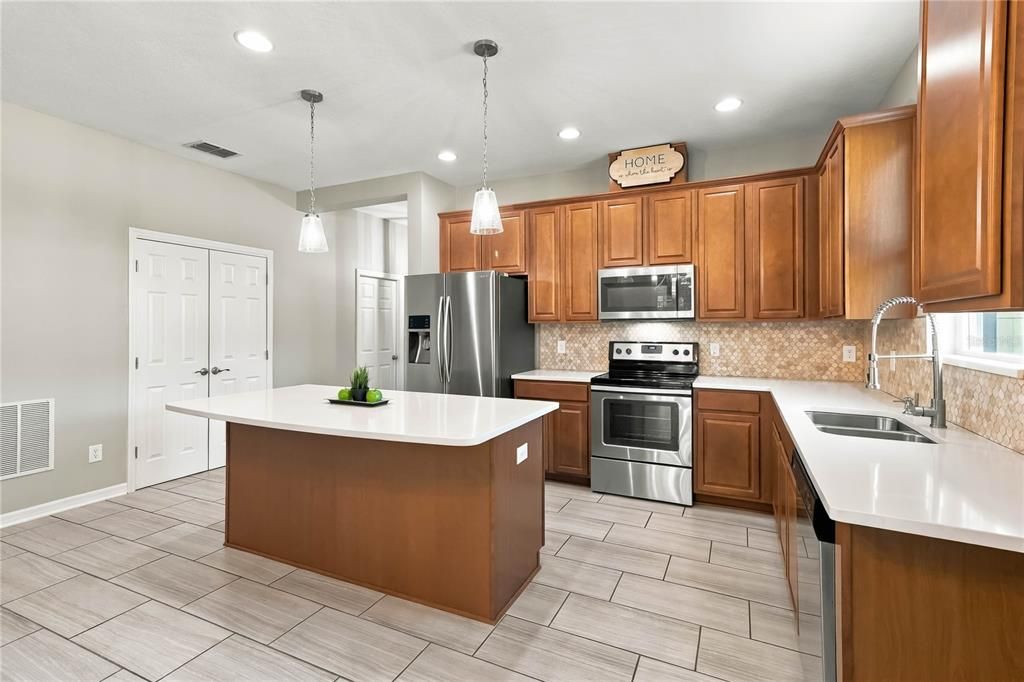 En Venta: $449,900 (4 camas, 2 baños, 1677 Pies cuadrados)