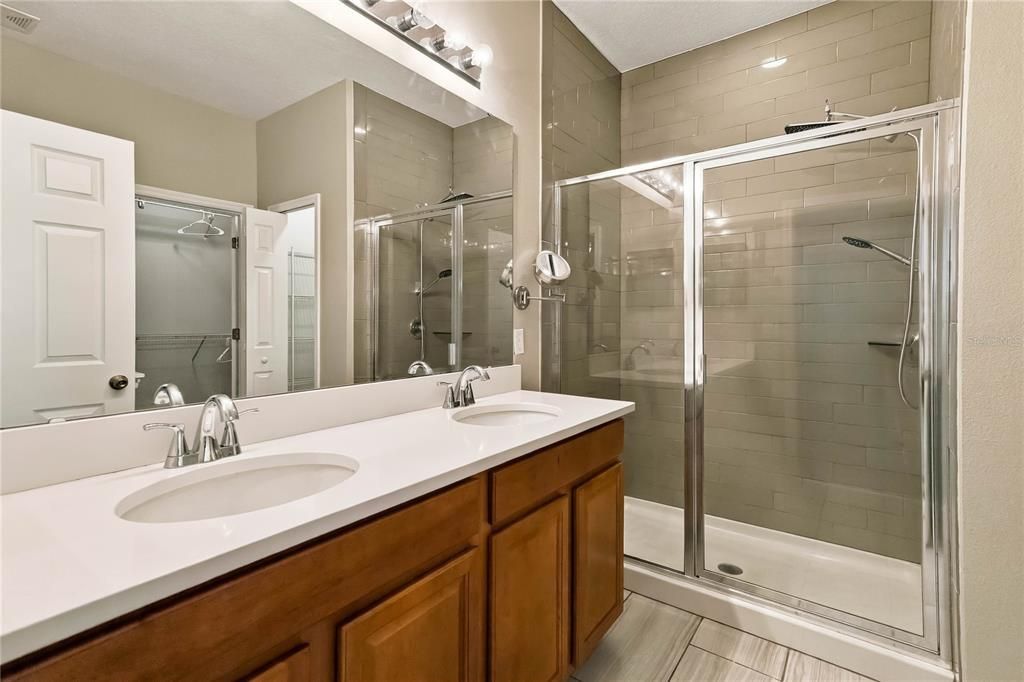 En Venta: $449,900 (4 camas, 2 baños, 1677 Pies cuadrados)