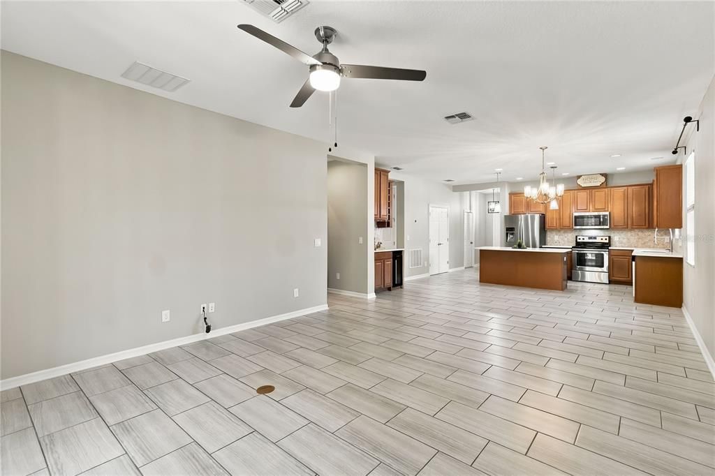 En Venta: $449,900 (4 camas, 2 baños, 1677 Pies cuadrados)