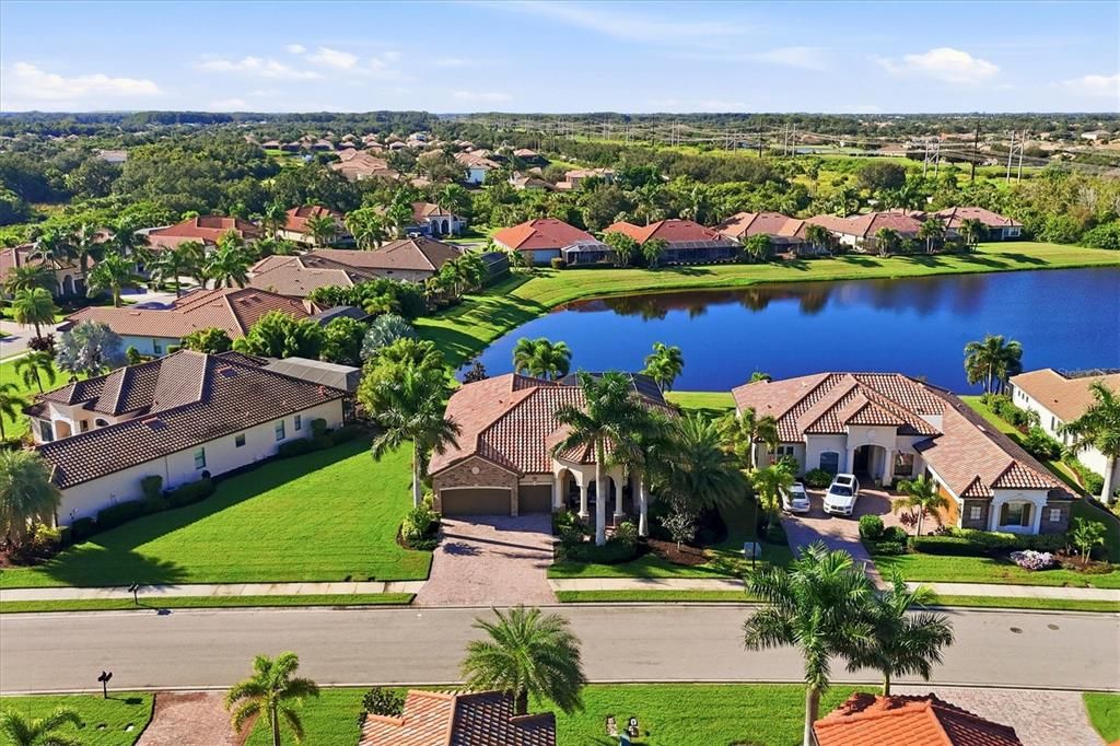 For Sale: $975,000 (4 beds, 3 baths, 2533 Square Feet)
