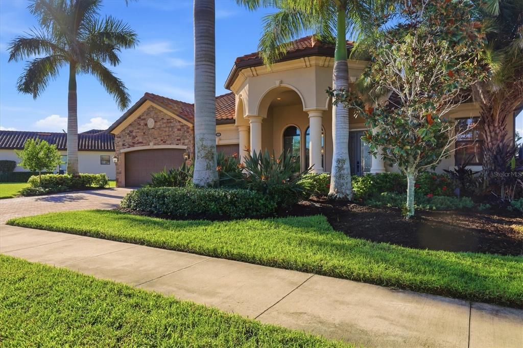 For Sale: $975,000 (4 beds, 3 baths, 2533 Square Feet)