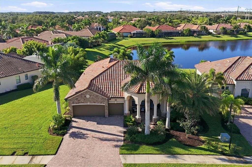 For Sale: $975,000 (4 beds, 3 baths, 2533 Square Feet)