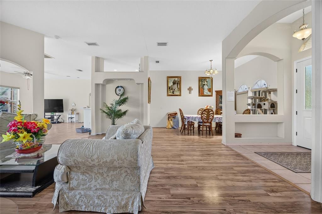 На продажу: $450,000 (3 спален, 2 ванн, 2305 Квадратных фут)