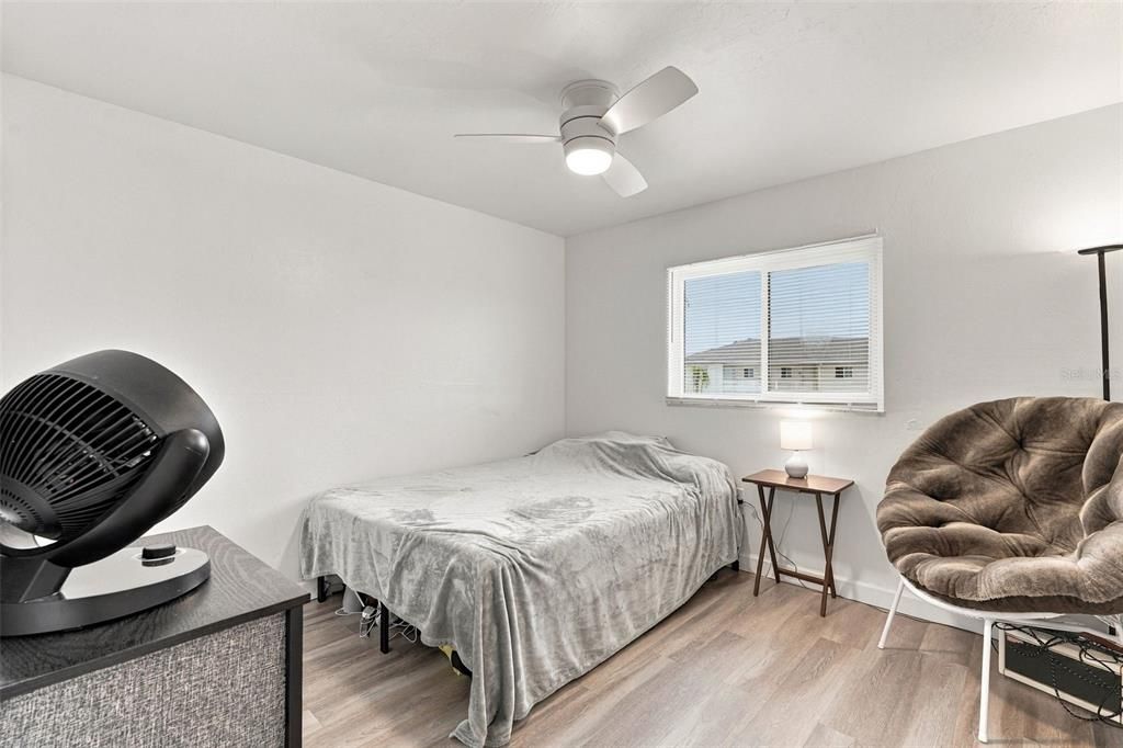 For Sale: $185,000 (2 beds, 2 baths, 871 Square Feet)