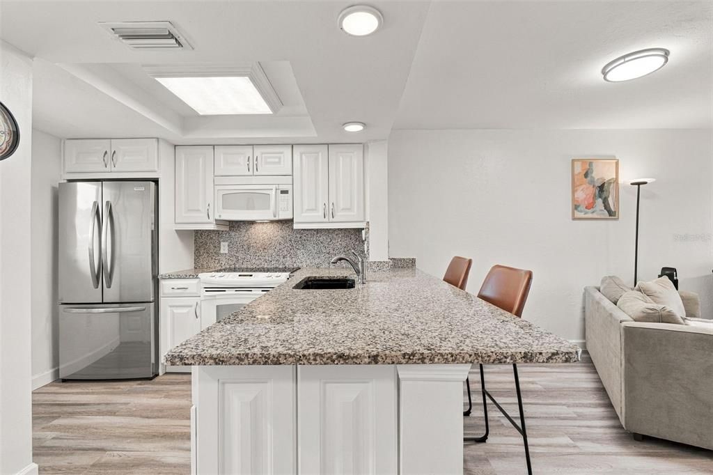 For Sale: $185,000 (2 beds, 2 baths, 871 Square Feet)