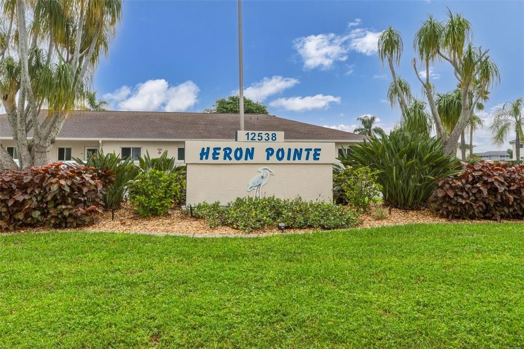 For Sale: $185,000 (2 beds, 2 baths, 871 Square Feet)