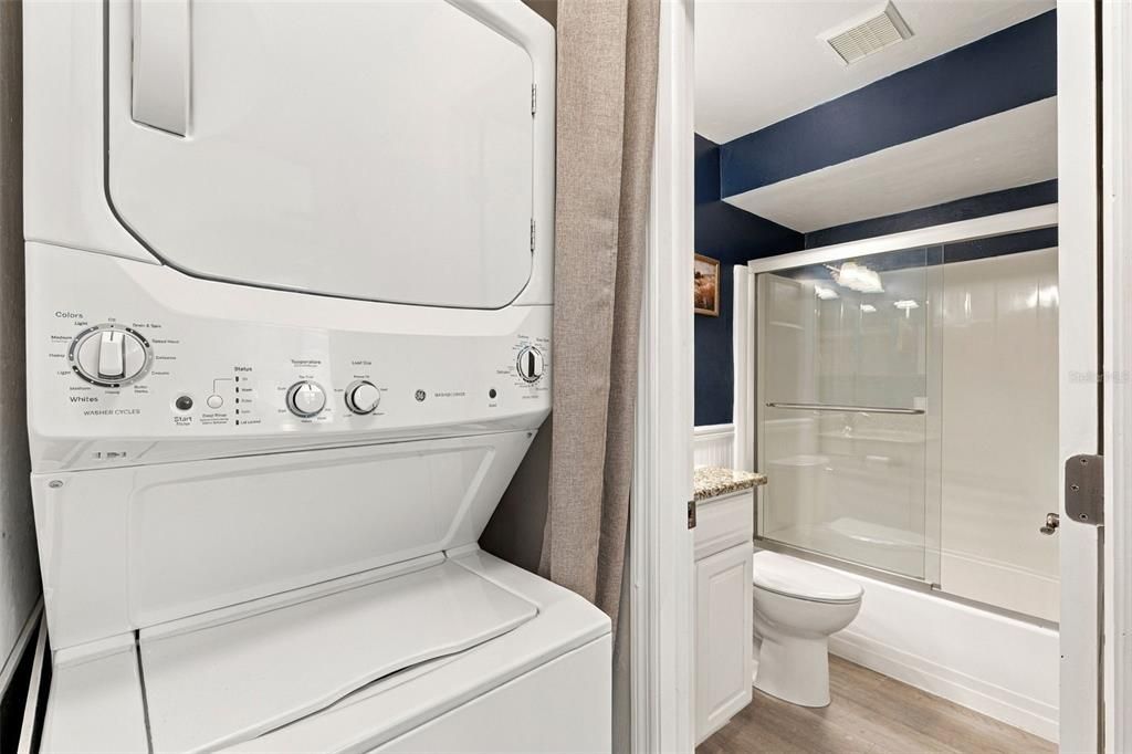 For Sale: $185,000 (2 beds, 2 baths, 871 Square Feet)
