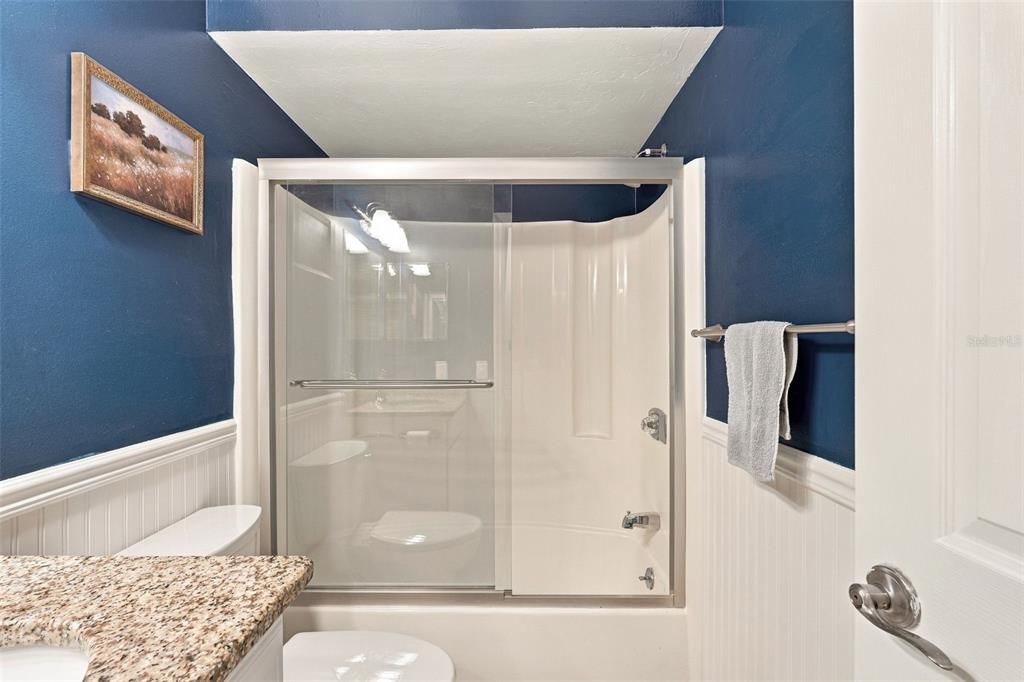 For Sale: $185,000 (2 beds, 2 baths, 871 Square Feet)