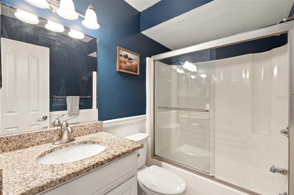 For Sale: $185,000 (2 beds, 2 baths, 871 Square Feet)